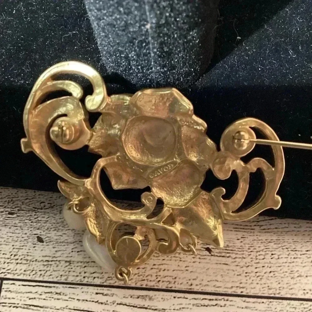 Avon Matte Gold Victorian Rose Pink AB Stones & Faux Dangle Pearls Brooch